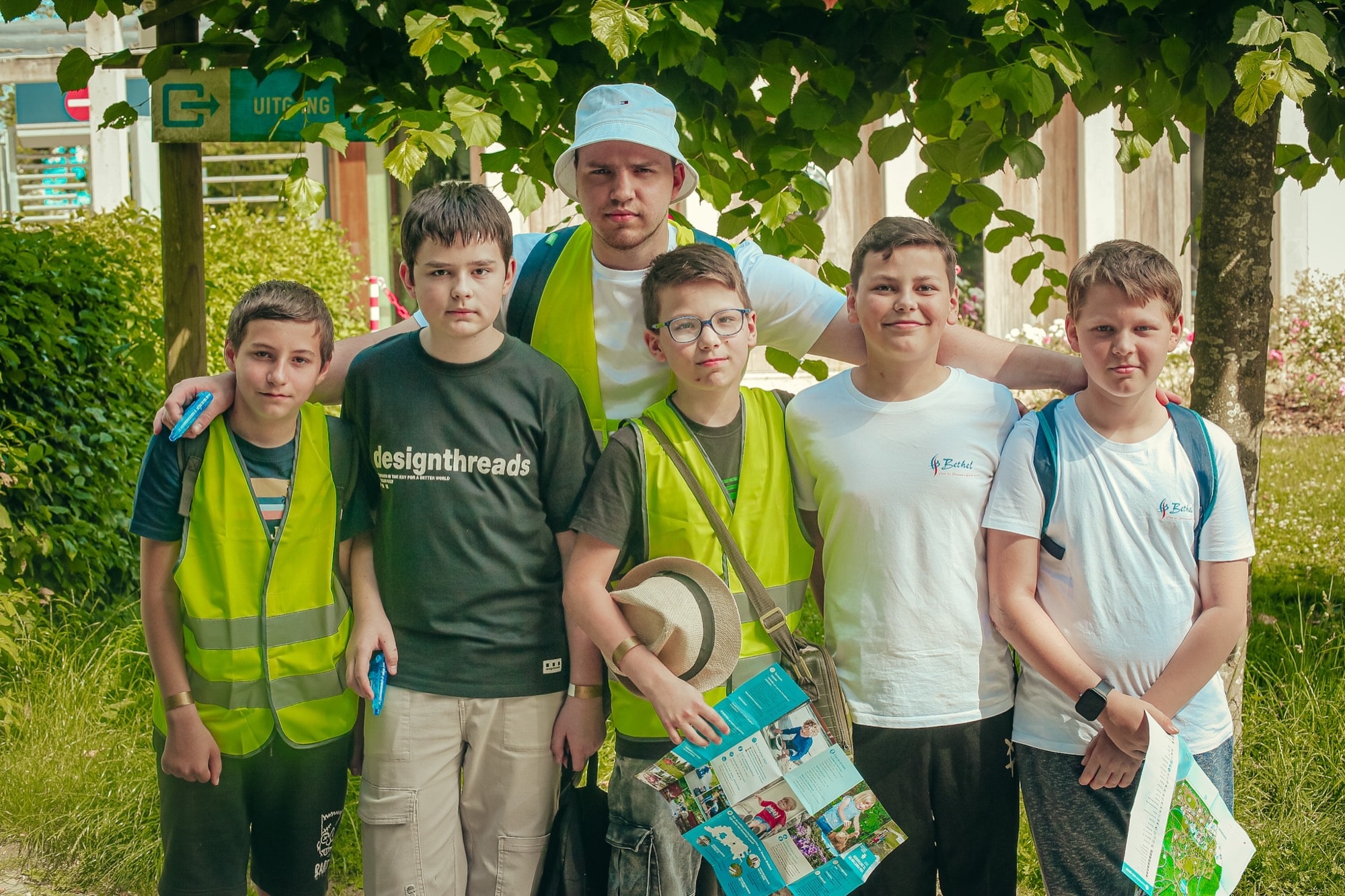 Grup de adolescenți la tabăra din Huizingen